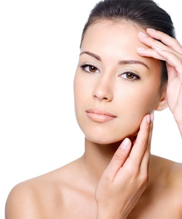 Beauty face of woman with clean skin کرم پودر پوست خشک