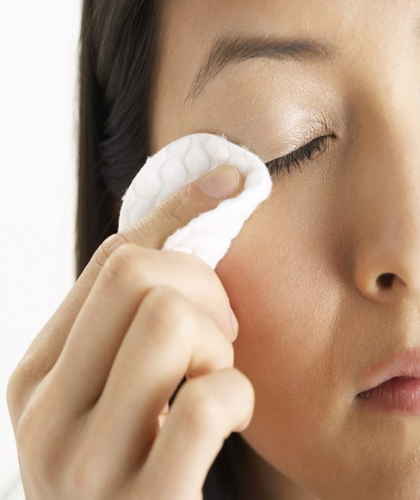 Woman Wiping Eye پاک کردن خط چشم