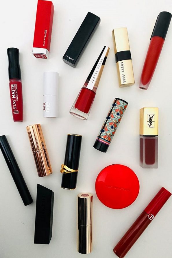 The difference between solid lipstick and liquid1 فرق بین رژ لب جامد و مایع