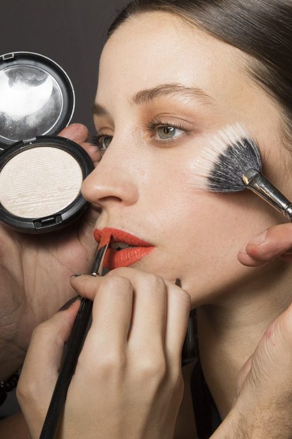 Make-Your-Makeup-Last-2-compressor ارایش چشم کرم پودر ریمل
