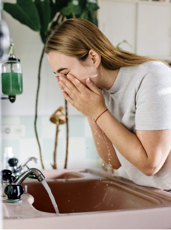 How to keep oily and acne prone skin چگونه از پوست چرب و جوشدار نگهداری کنیم