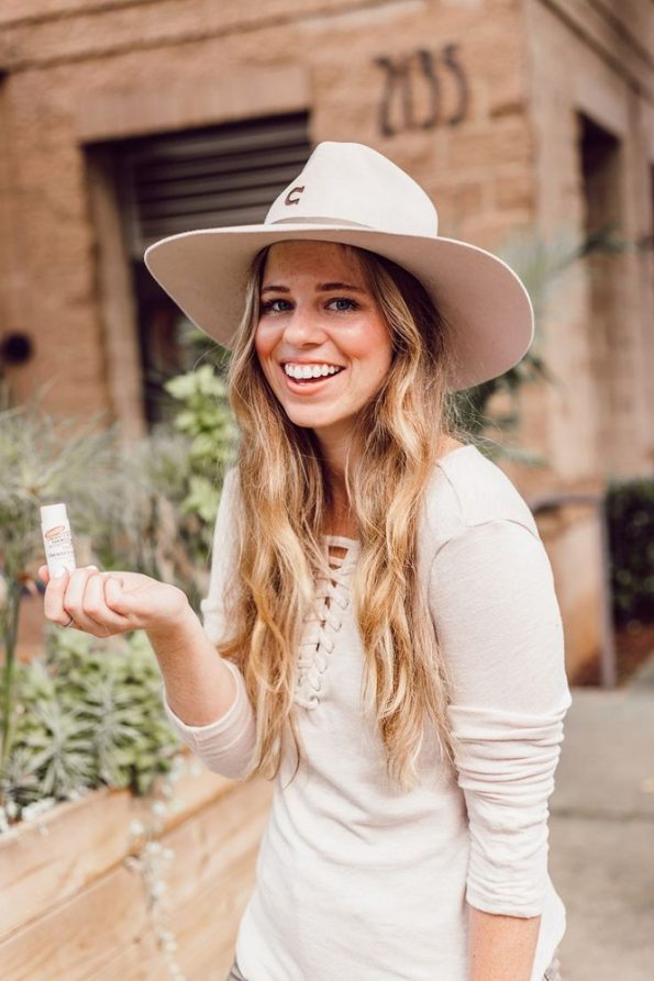 Hydrate the skin while traveling1 آبرسانی به پوست در هنگام سفر