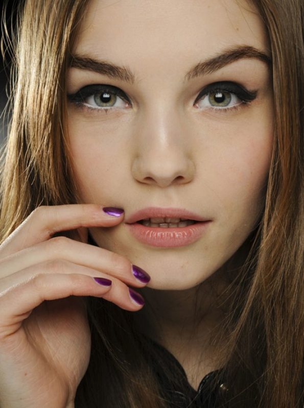 Tips on using eye shadow توصیه هایی درباره استفاده از سایه چشم
