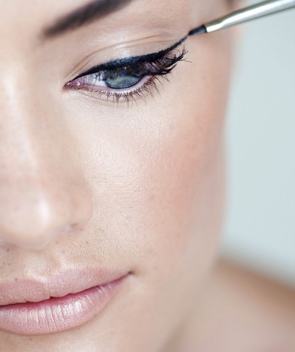 Eyeliner ترفندهایی برای کشیدن خط چشم گربه ای