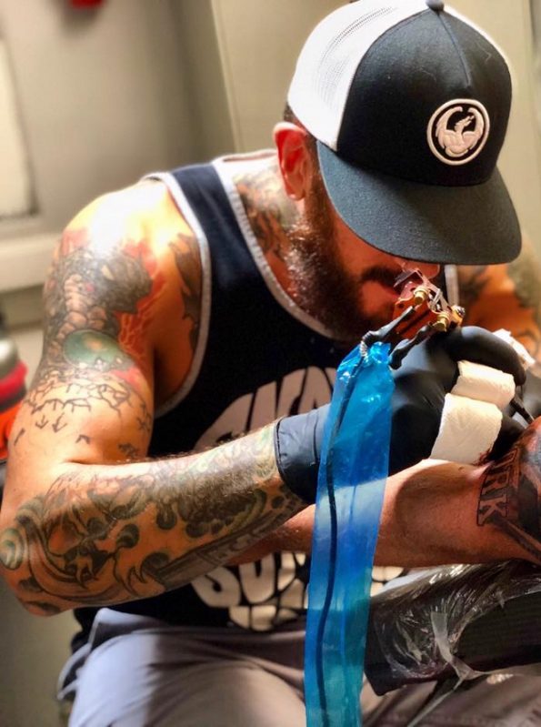 Tattoo with an appointment4 تاتو کردن با وقت قبلی