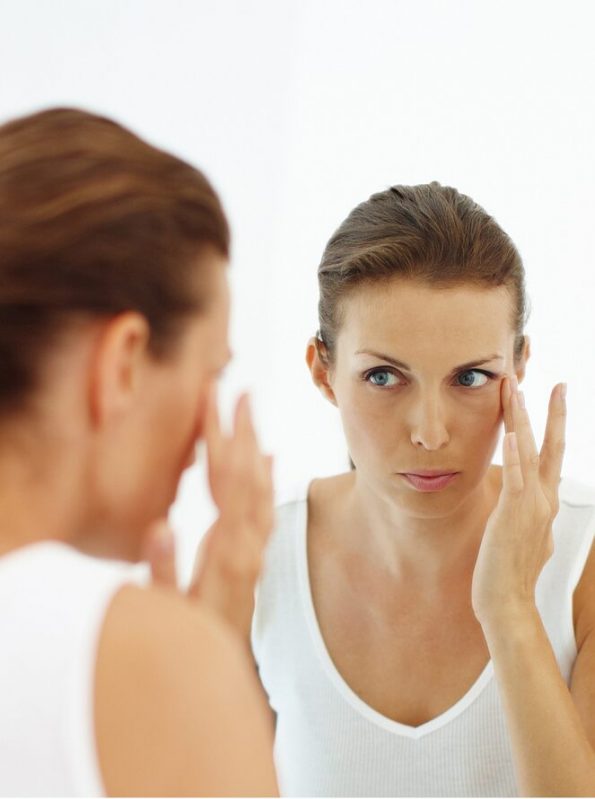 How to use Super Restorative Clarence eye creams چگونه از کرمهای دور چشم سوپر ری استوریتیو کلارنس استفاد