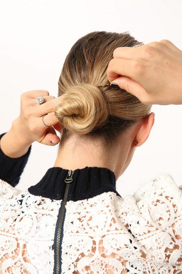 Woven tomato hairstyle at the bottom of the head5 مدل موی گوجه ای بافته شده در پایین سر
