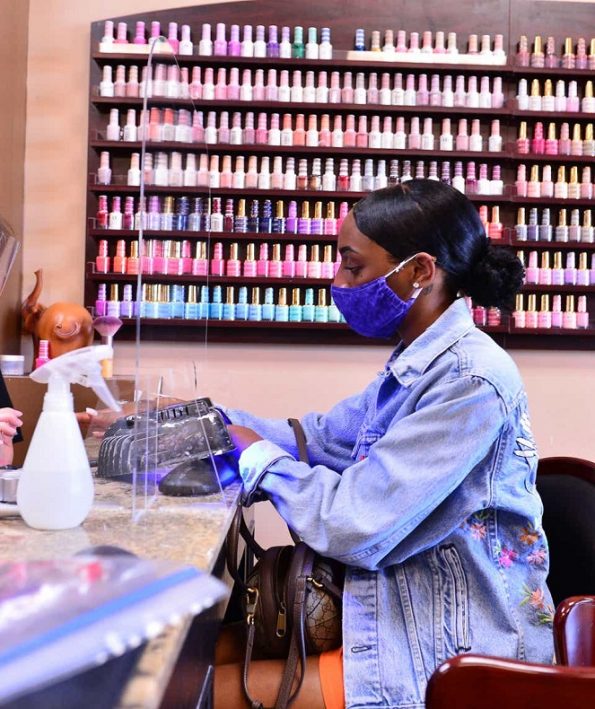 A sign that a nail salon is clean8 نشانه تمیز بودن یک سالن ناخن کاری