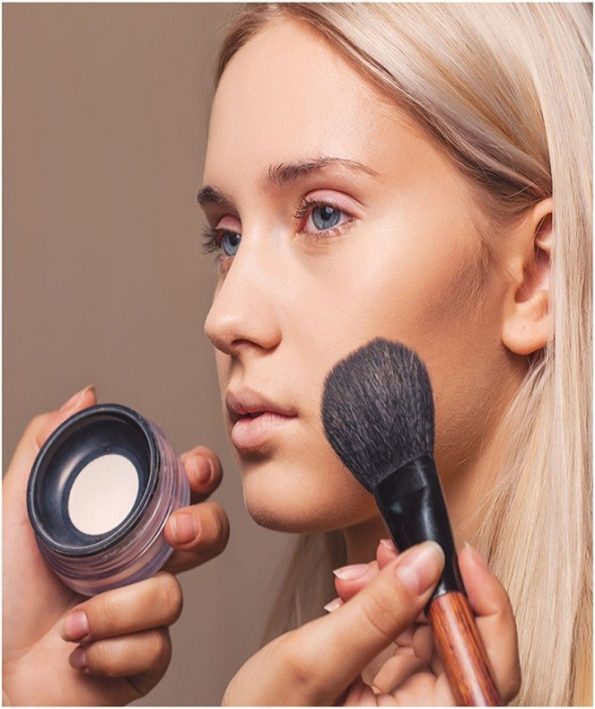 10 روش برای لیفت صورت با آرایش