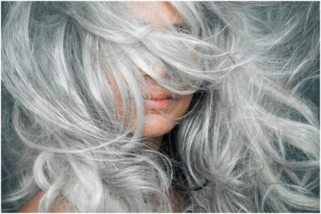 چگونه از رنگ موی سفید خود لذت ببرید