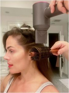 چگونه موهای خود را حرفه ای سشوار کنید 