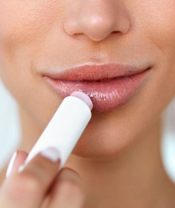 Lip care in the fall مراقبت از لب ها در فصل پاییز