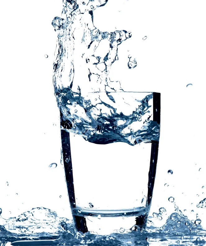 پوستی درخشان و سالم با آب درمانی