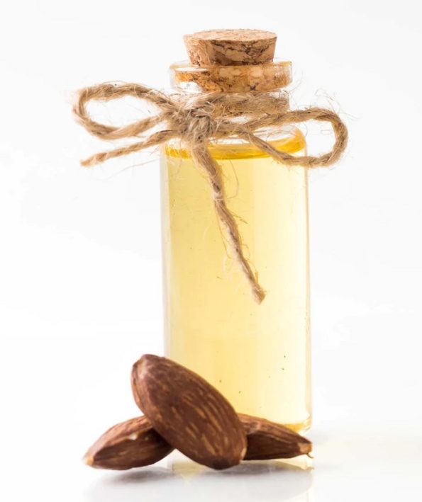 Almonds are natural and full of properties, but not for oily skin 3 بادام ماده ی طبیعی و پر خاصیت اما نه برای پوست های چرب