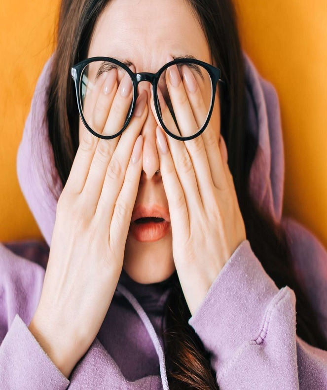 چگونه خشکی پلک را درمان کنیم؟