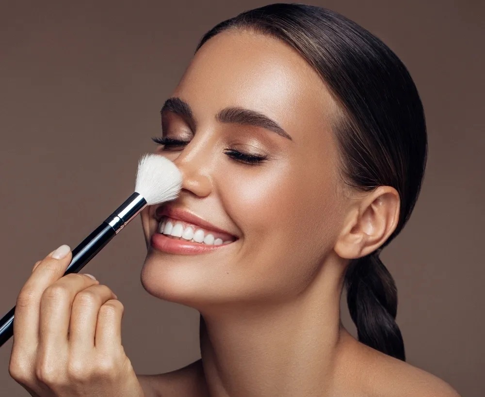 چگونه با آموزش تخصصی میکاپ در دنیای زیبایی بدرخشید؟